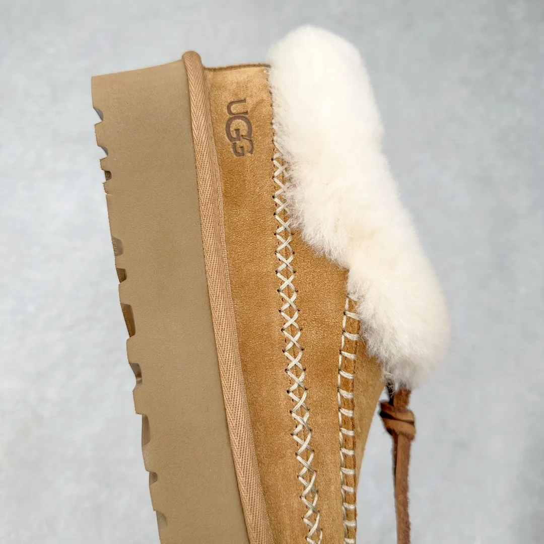 Pick up locally💰560 UGG 8258 Alpine shallow mouth autumn and winter sheep fur integrated snow boots. All shoes are made of ZP same factory. Longfeng A-grade Australian imported sheep fur integrated brand OEM production line. Fully follow the ZP process. Original pattern maker of the OEM. Adhering to the principle of no original shoes and no development selection. Pay attention to every detail. The most authentic version on the market TREADLITE "Light Wing" technology outsole Lightweight/durable/flexible/pile size: 35 36 37 38 39 40 Coding: by2936090